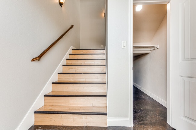 Photo - 2700 Merida Ave