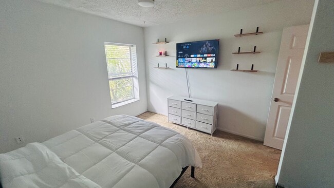 Building Photo - 6903 El Centro Ct Unit Bedroom 2