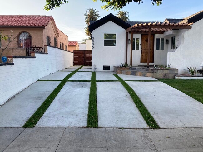 Photo - 3057 Vineyard Ave