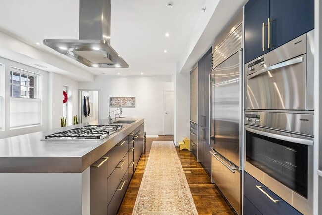 Photo - 1124 10th St NW