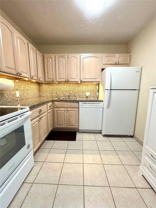 Photo - 20301 W Country Club Dr Unidad 1025