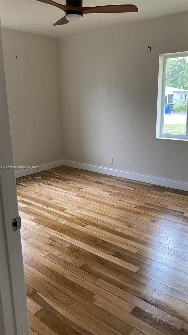 Photo - 713 SW 10th St