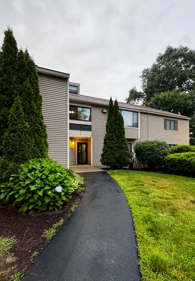 Building Photo - 6 Thayer Pond Dr Unit F
