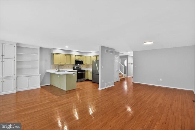 Building Photo - 74 Castleton Rd