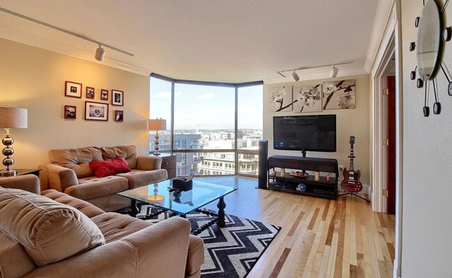 Building Photo - 1625 Larimer St Unit 1501