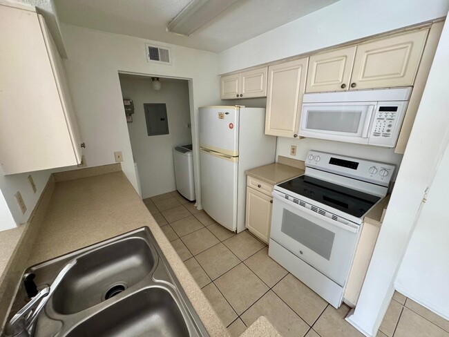 Photo - 1222 Bermuda Lakes Ln