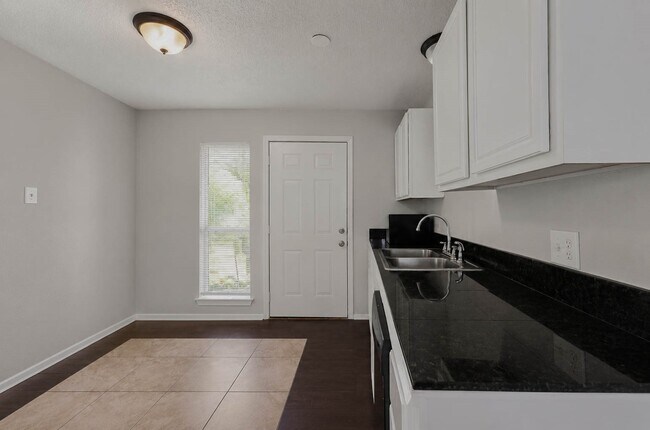 Photo - 7217 Parker Rd
