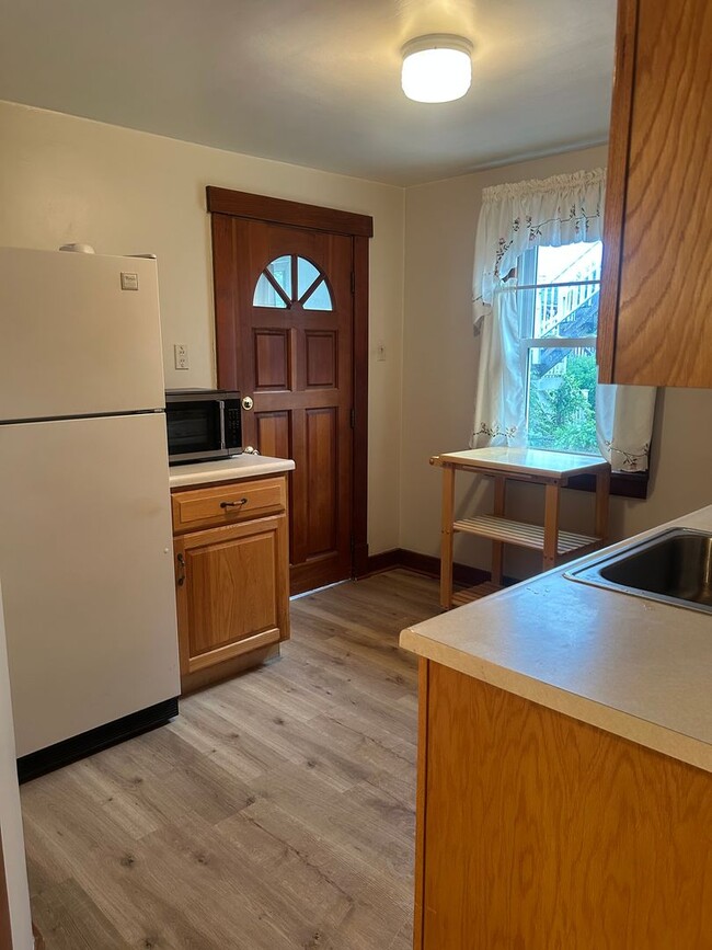Photo - 1 Bedroom 1 Bathroom House For Rent *With Bonus Room*