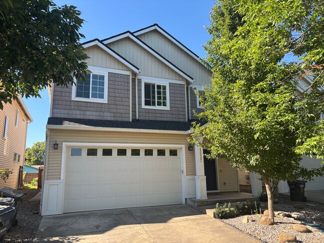 Building Photo - Beautiful 4 Bedroom 2.5 Bath Single Family... Rental