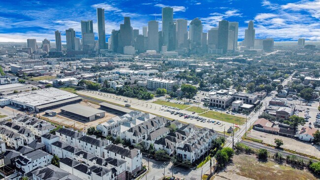 Photo - 1831 Dart St