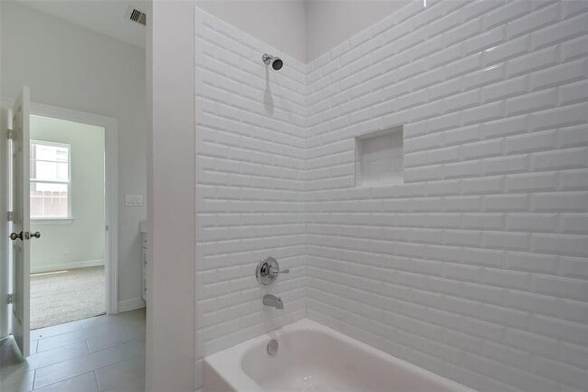 Photo - 5528 Larkin St