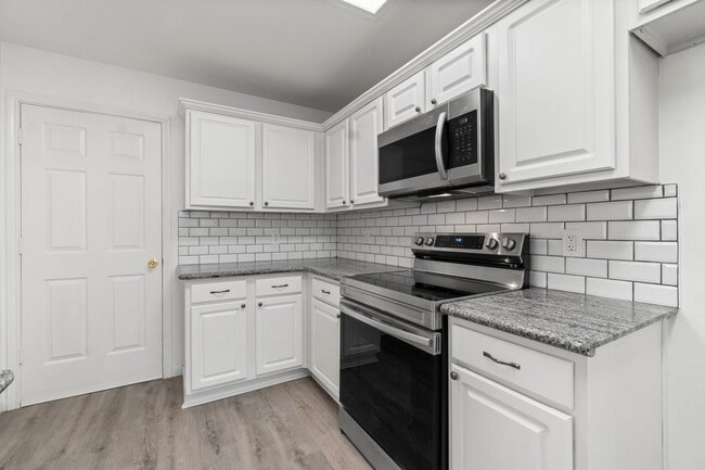 Building Photo - 122 S Walden Elms Cir Rental