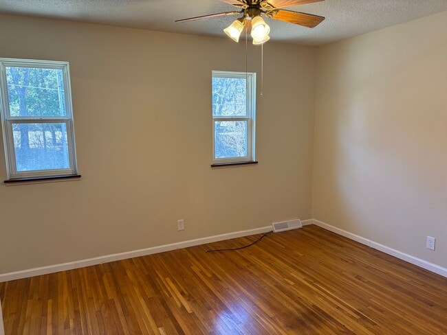 Photo - 2 Bedroom, 1.5 Bath Townhouse in Clinton, IA