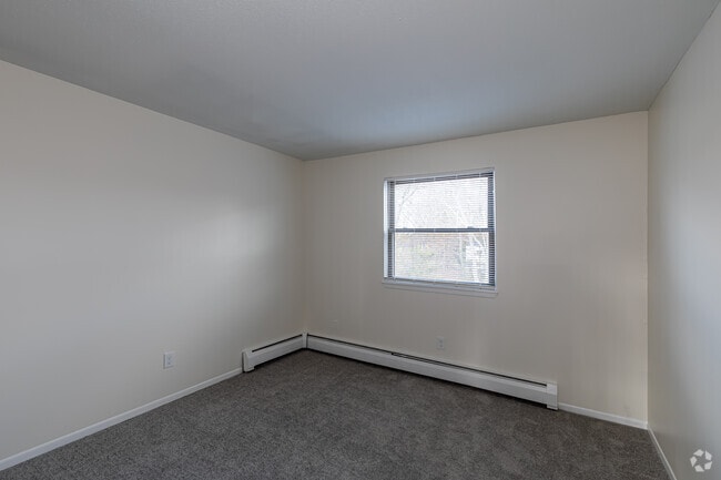 2BR, 1BA - Bedroom