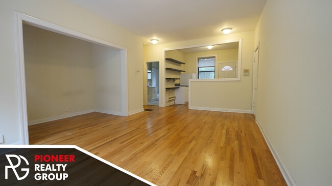 Photo - 717 W Barry Ave
