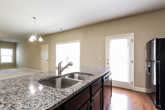 Photo - 1415 Kilchis Falls Way