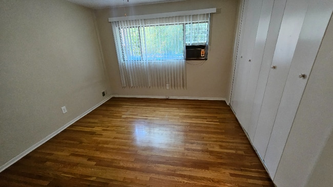 Photo - 8315 Clinton Ave Unidad 5