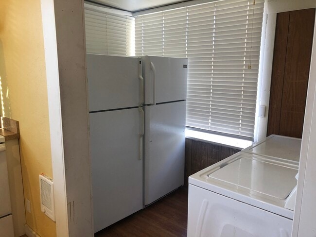 Photo - 605 NE Campus St