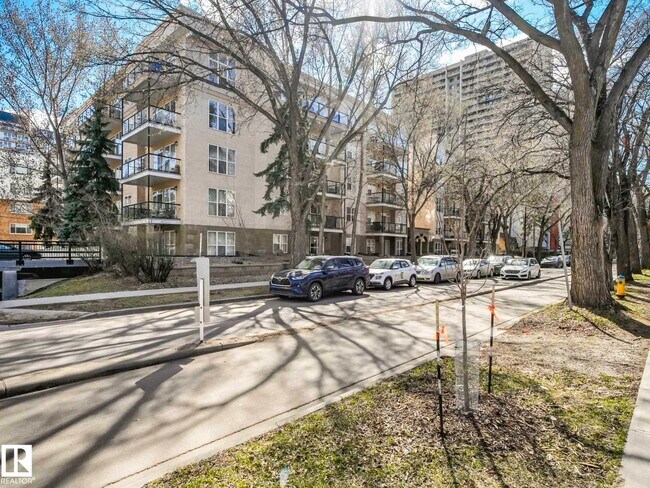 Photo - 11039 83 Ave NW