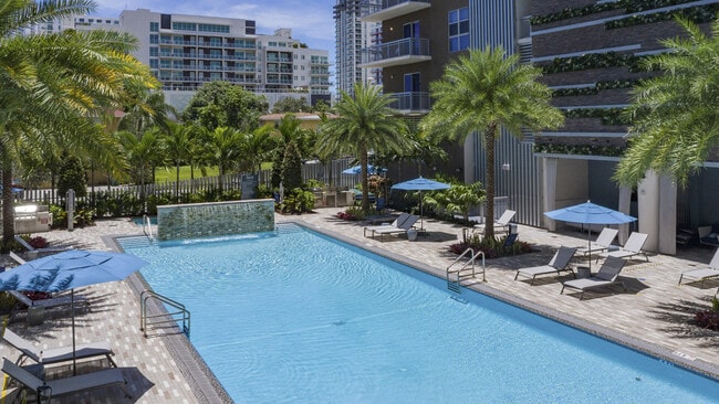 Blu27 at Edgewater