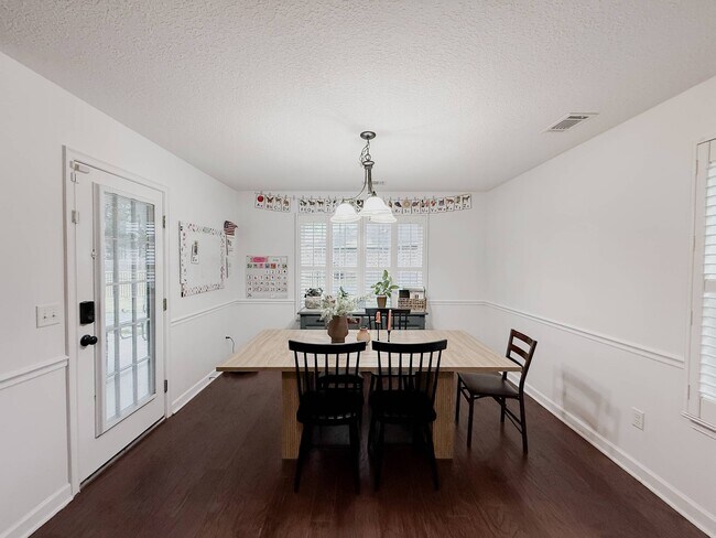 Photo - 151 Manchester Ct