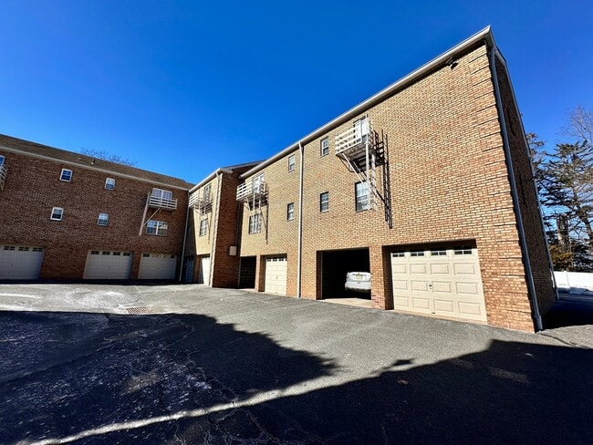 Photo - 358 Maple Ave Unit 2