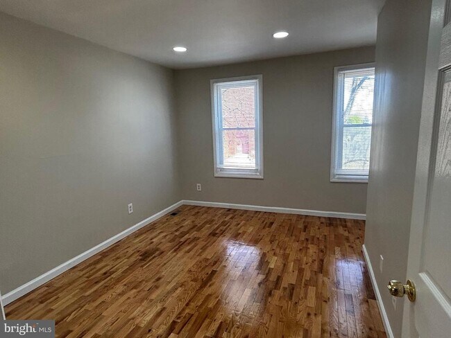 Photo - 47 Hanover St