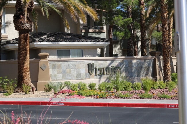 Building Photo - Great 2bd, 2bth DOWNSTAIRS unit in GUARD G... Rental
