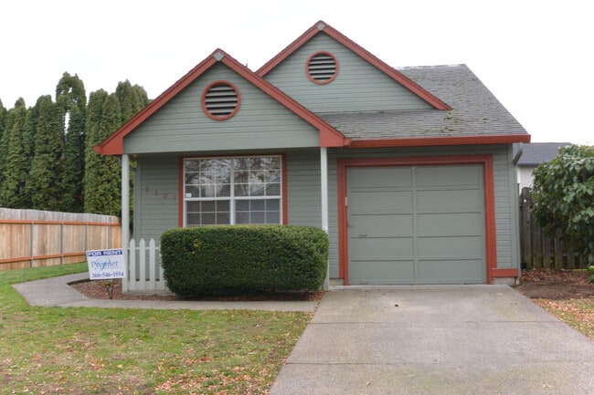 Building Photo - 8307 NE Starflower Ct