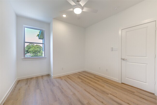 Photo - 7118 Eastwood St