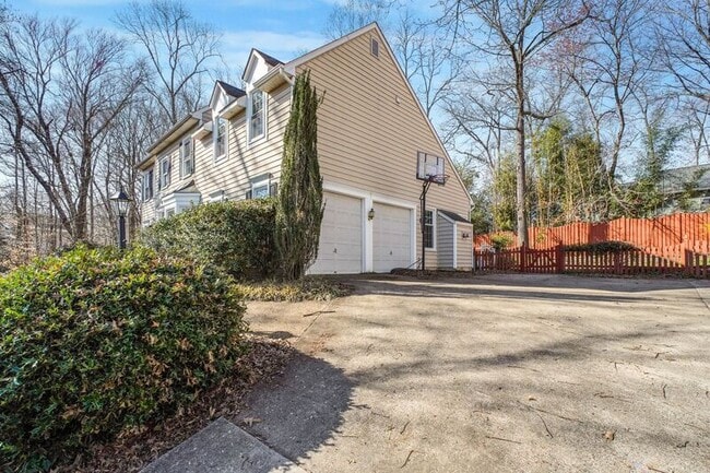 Photo - 655 Lancaster St