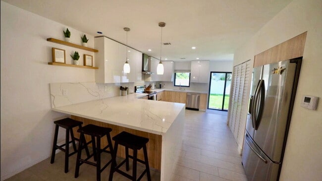 Building Photo - 871 NE 27th Ave Rental