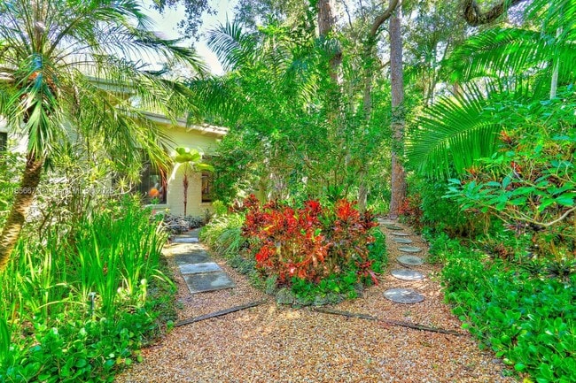 Photo - 2035 Tigertail Ave