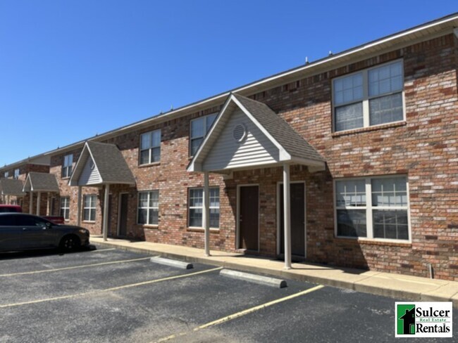 Building Photo - Acadian Village Townhomes - Water/Sewer In...