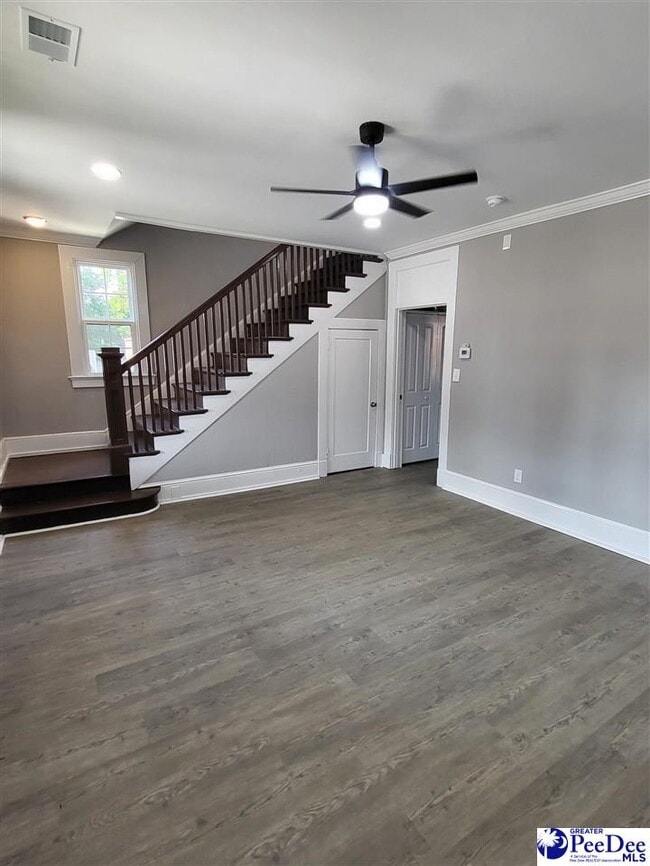 Photo - 102 Warley St