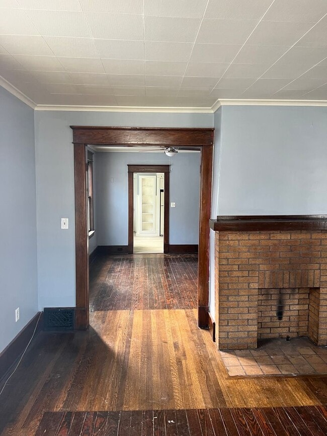Building Photo - 1245 W 9th St Unit 1245 W 9th St - 2nd Fl