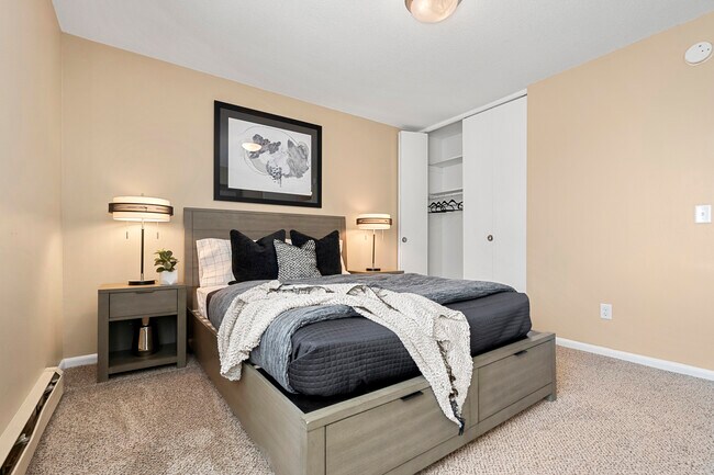 Photo - Melrose Gates