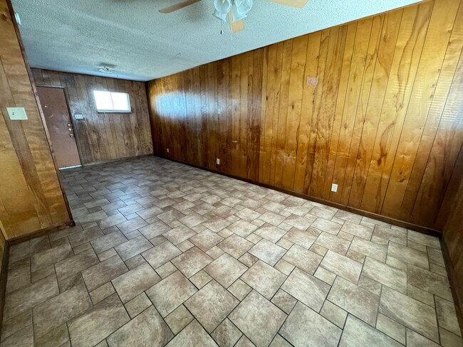 807 W Hallmark Ave Unit A