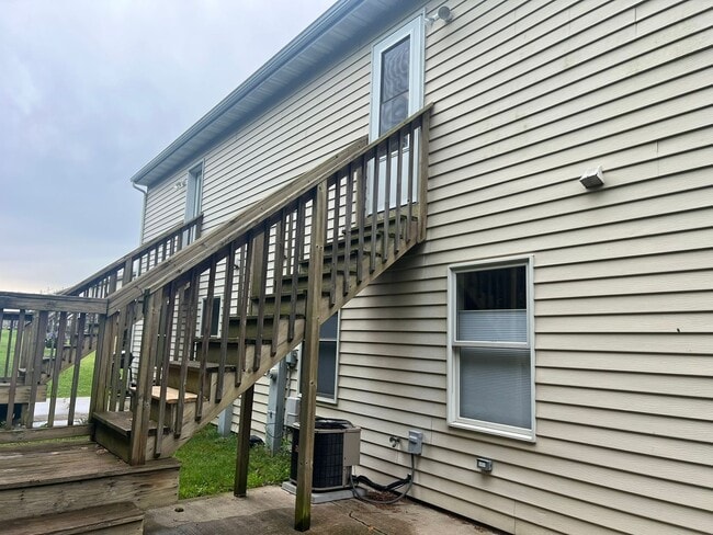 Photo - 1537 Stonefield Dr House