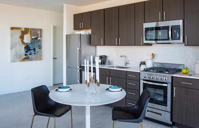 Photo - 720 N Wells St