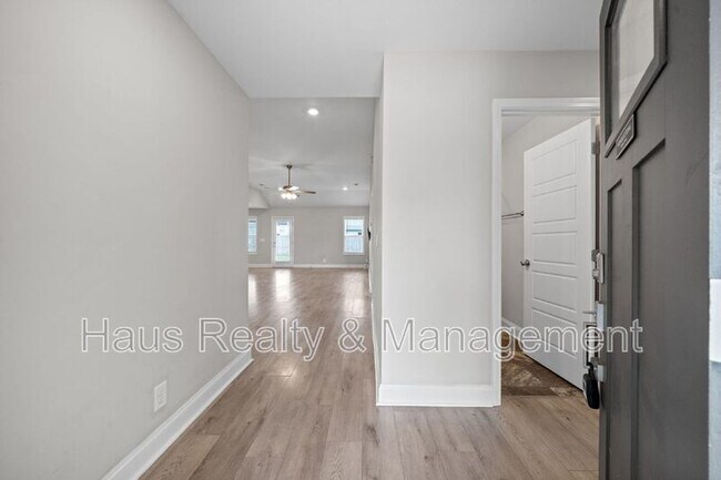 Photo - 219 Clark Rd