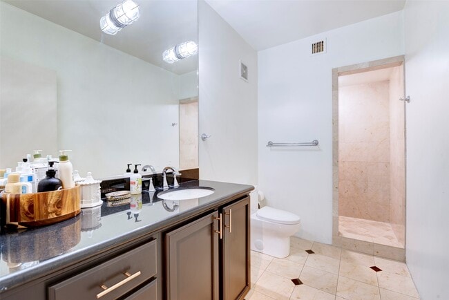 Photo - 1005 S Shepherd Dr