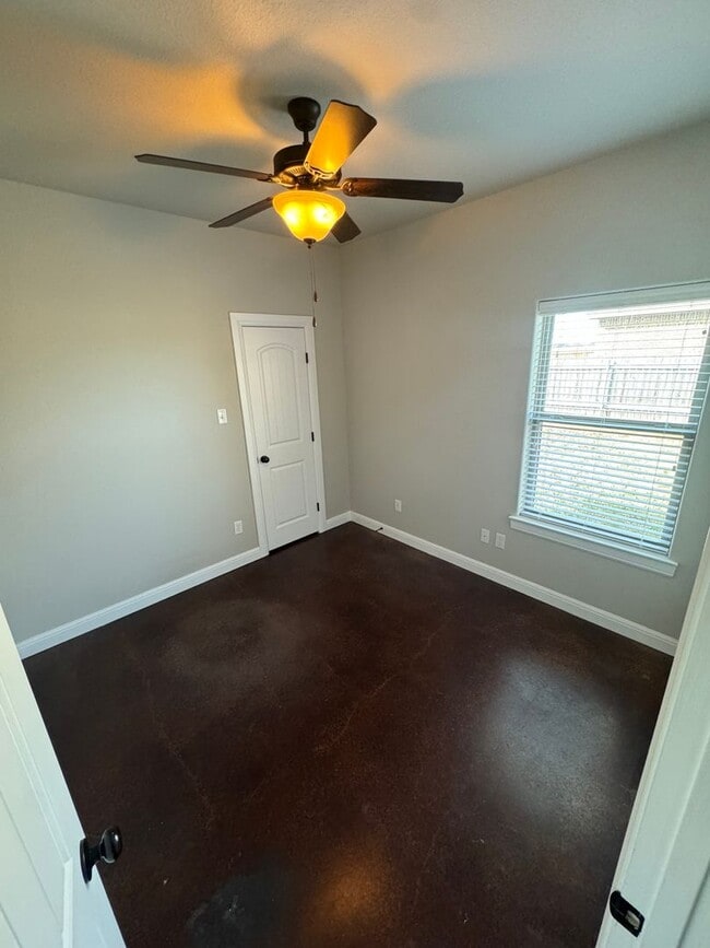 Photo - 211 Walker Ln