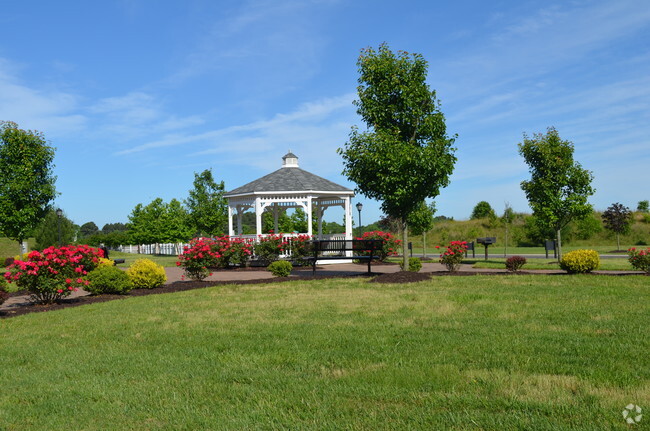 Private Gazebo BBQ Area - Ponds Edge Rental