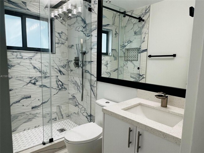 Photo - 1155 102nd St