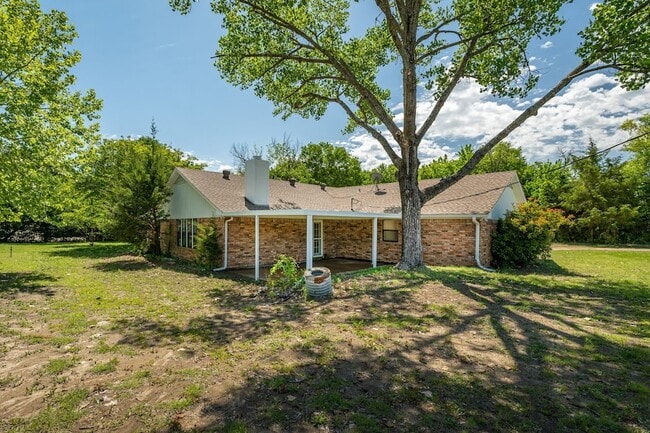 1905 Shady Ln