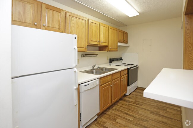 Courtyard Apartments | Kitchen - Overlook on 100