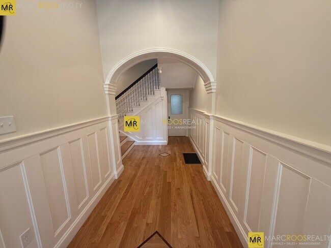 Photo - 1726 Beacon St