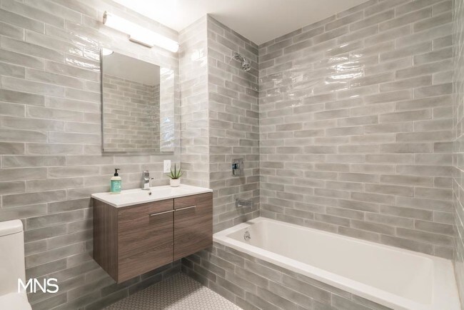 Photo - 150 North 12th Street Unidad 2-F