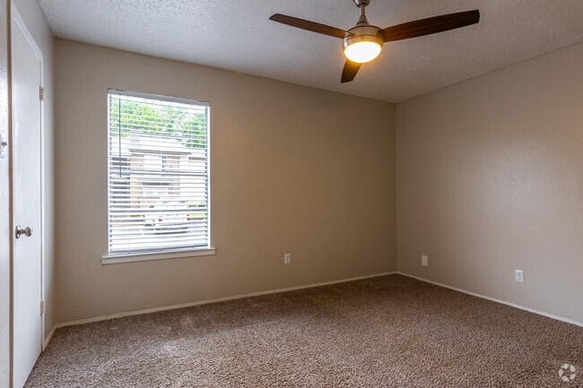 2BR, 1BA - 866SF - Main Bedroom